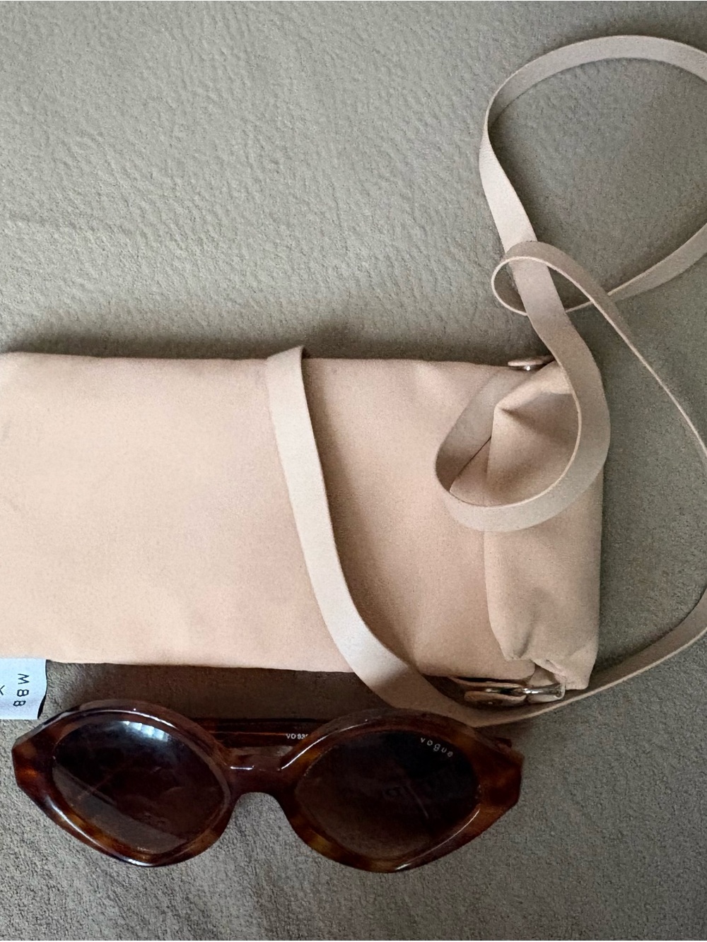 Tortoiseshell Oval Women’s Sunglasses with Beige Pouch